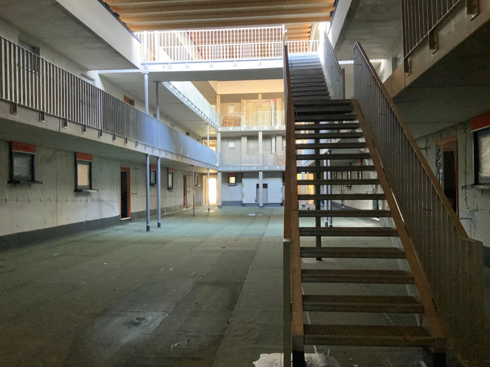 Sechs Detailpunkte am Atrium.