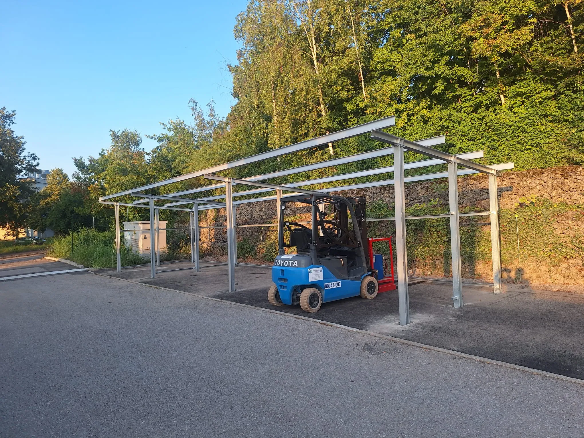 Stahlrahmen aufstellen