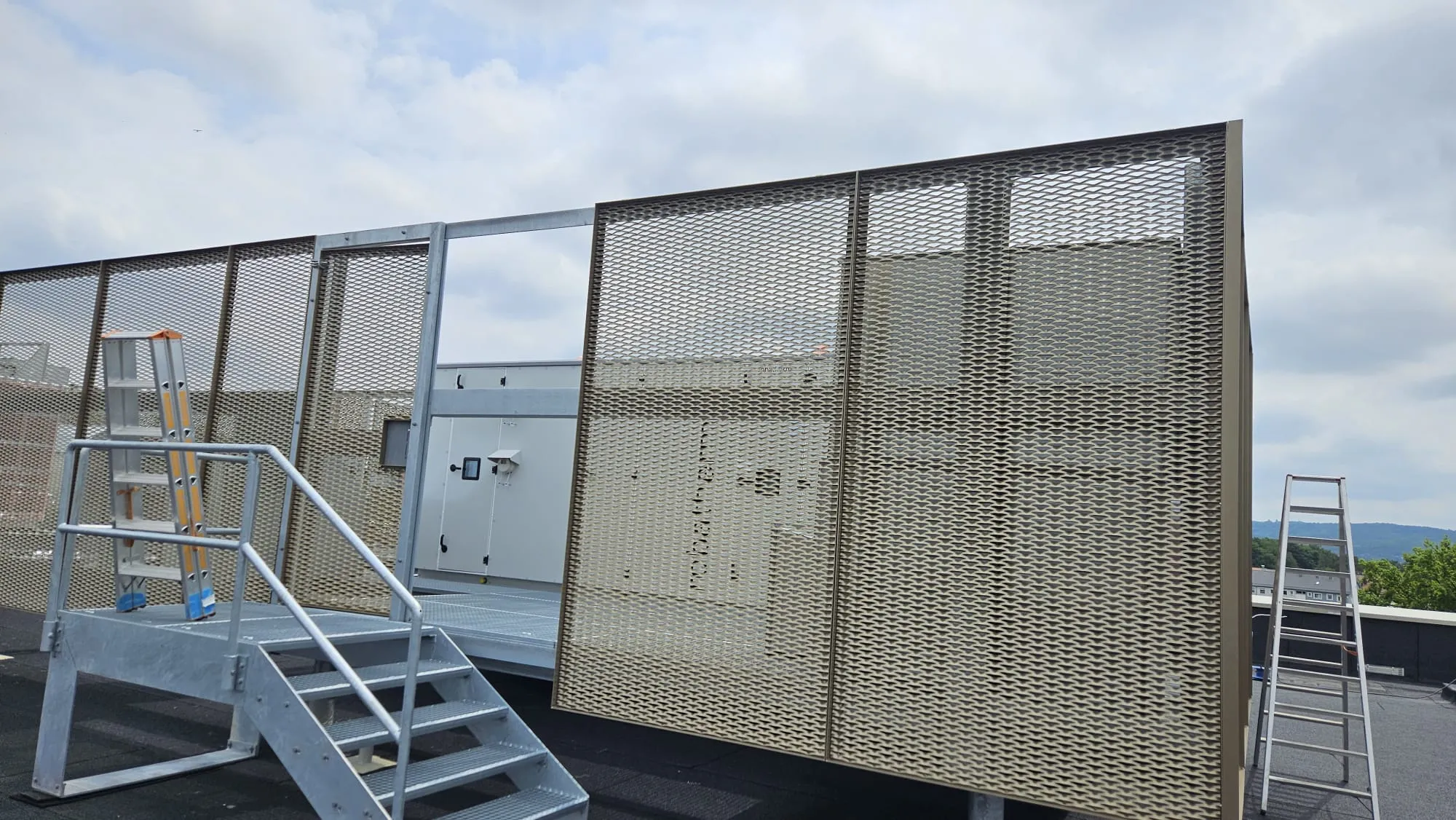 Konstruktions-Detail: Streckgitter, als Dachzimmer.